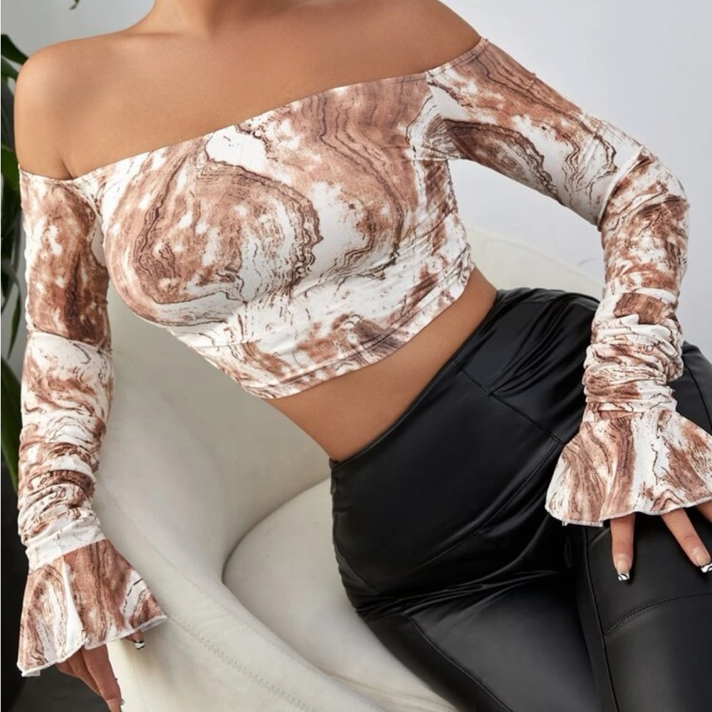 Size M brand new without tag.